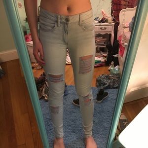 Lightwash Ripper American Eagle Skinny Jeans